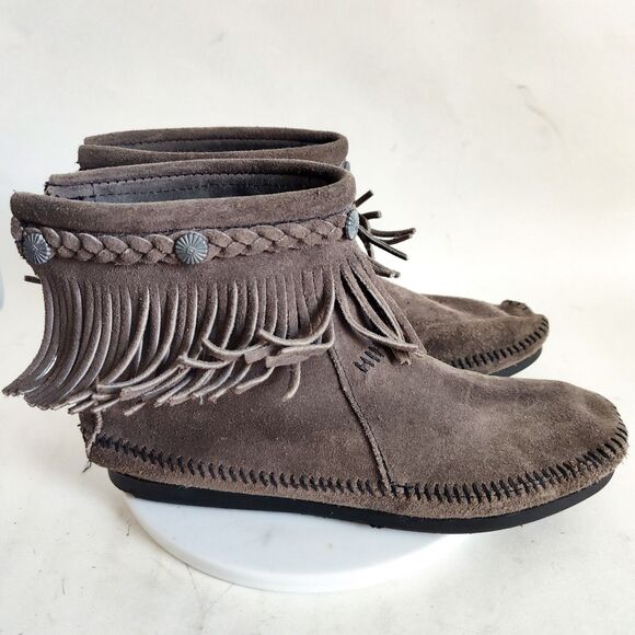 Minnetonka Size 9 Ankle Boots Gray Suede Fringe Flats Concho Zip Ankle Western - Picture 1 of 9